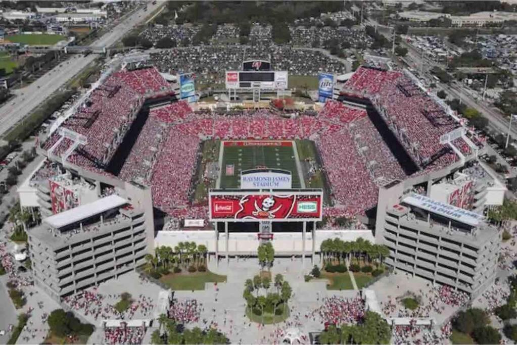 Blooming Journey In Tampa Bay! Lägenhet Exteriör bild